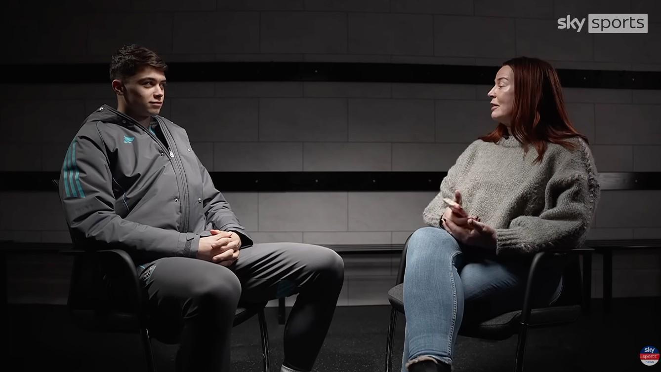 华体会体育内容-刘易斯-米利：开始有点不习惯踢边后卫，现在已逐渐找到感觉